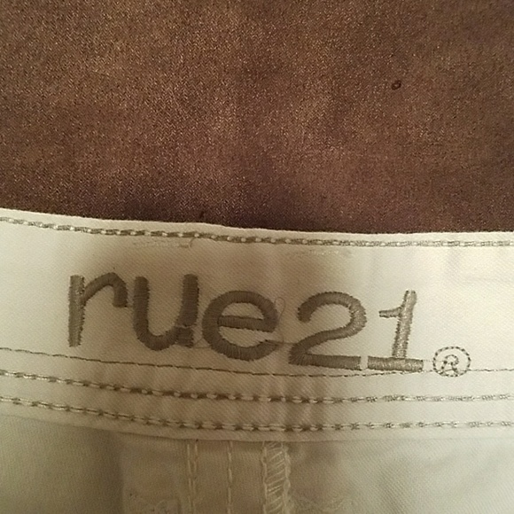 White bermuda shorts - Picture 2 of 3